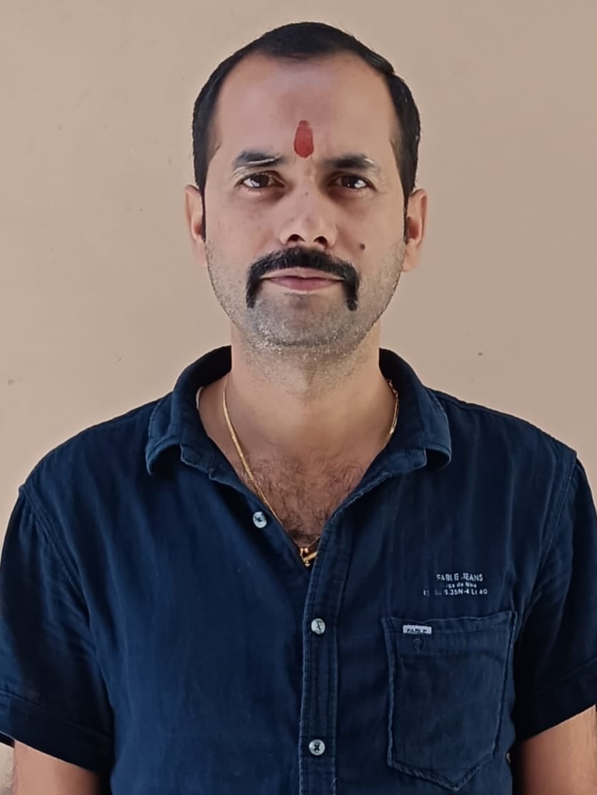 कपिल कुमार, वाहन चालक।