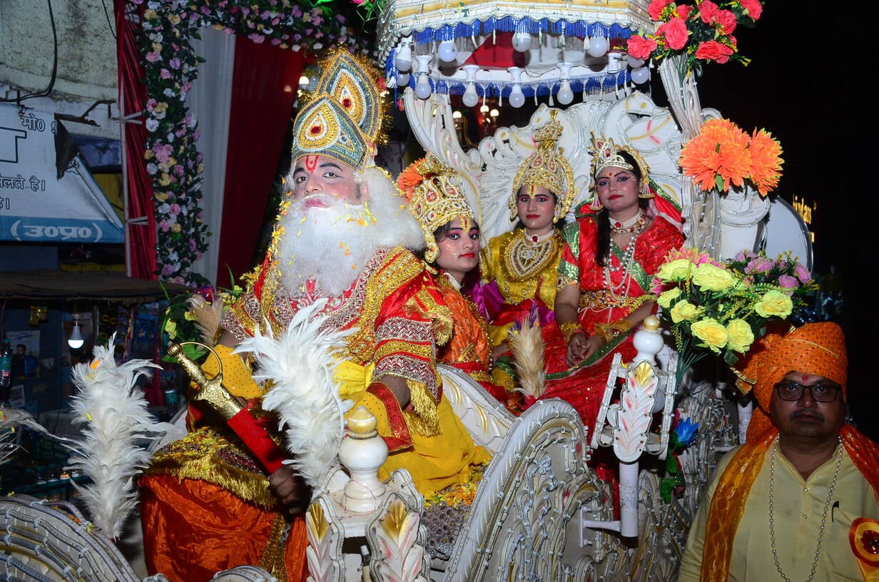 महाराजा अग्रसेन की जयंती पर रानी महल से शोभायात्रा निकाली l संवाद महाराजा अग्रसेन की जयंती पर रानी महल से शोभायात्रा निकाली l संवाद