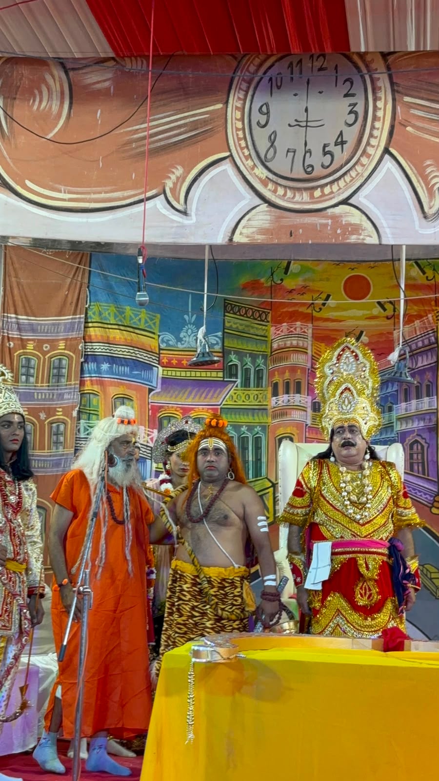 मेन बाजार में हो रहा रामलीला का मंचन। स्रोत : संस्था मेन बाजार में हो रहा रामलीला का मंचन। स्रोत : संस्था