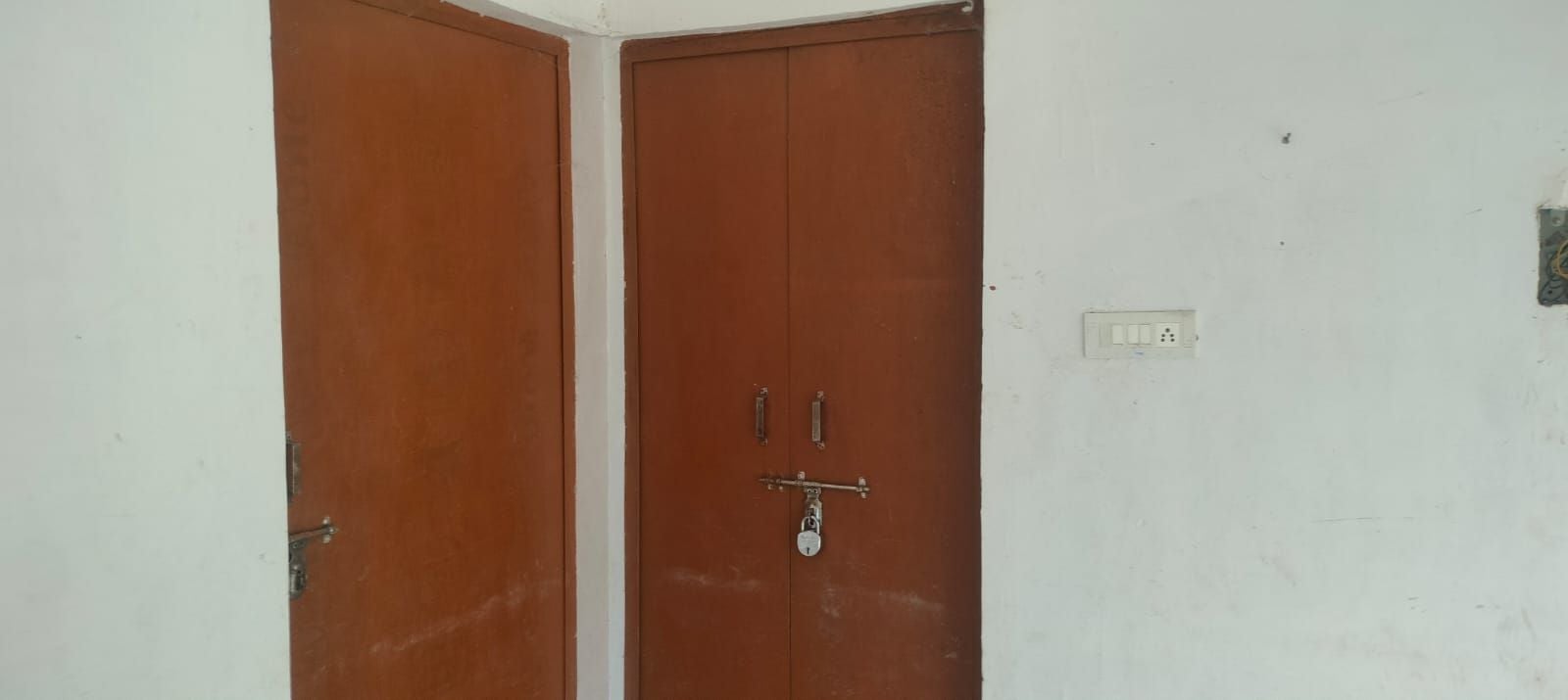 नवाबगंज व मनकापुर में बंद आरोग्य मंदिर। संवाद