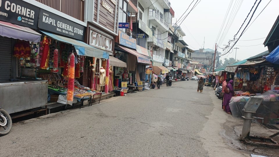 राज्य स्तरीय अंडर-19 इंडोर खेल प्रतियोगिता के दौरान चेस खेलती छात्राएं। संवाद राज्य स्तरीय अंडर-19 इंडोर खेल प्रतियोगिता के दौरान चेस खेलती छात्राएं। संवाद