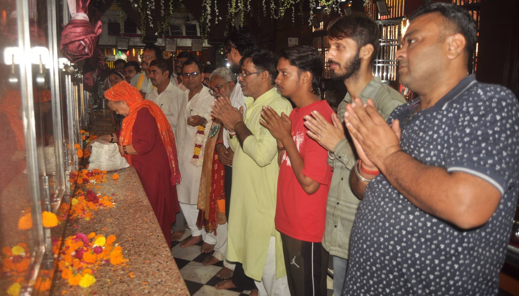 रोशनी से जगमग हुआ चंडी मंदिर----नवरात्र में शहर के मंदिर रंगबिरंगी रोशनी में नहाए हुए है। मंदिर