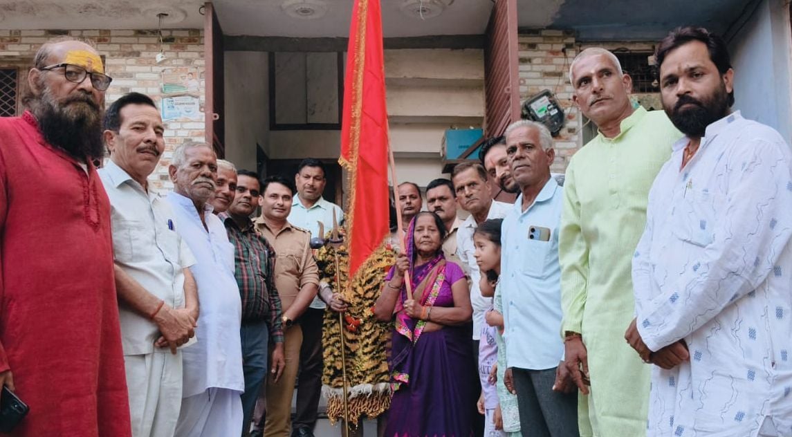 बिल्सी में रामलीला का मंचन करते कलाकार। संवाद