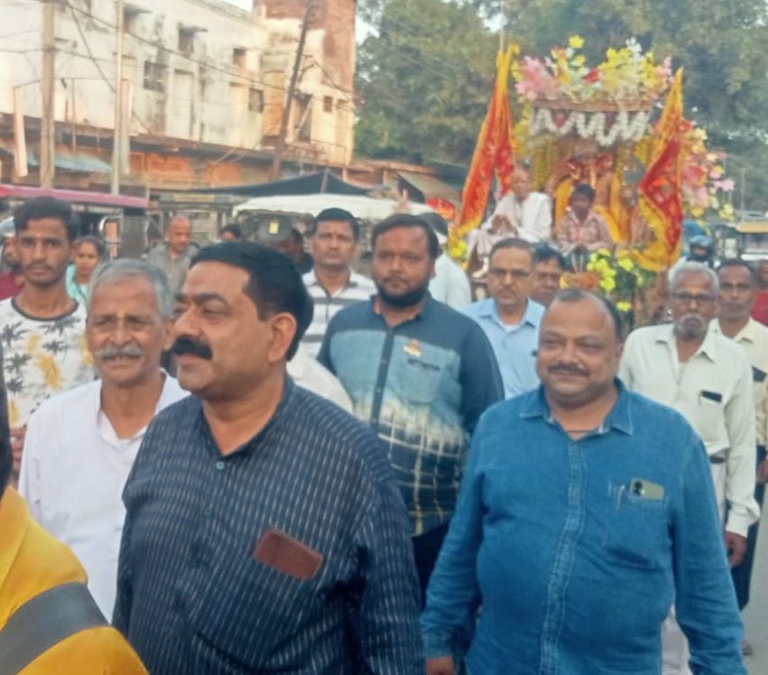 बिल्सी में रामलीला का मंचन करते कलाकार। संवाद