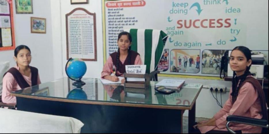 छात्राओं ने एक दिन के लिए संभाली विद्यालयों की कमान। संवाद छात्राओं ने एक दिन के लिए संभाली विद्यालयों की कमान। संवाद