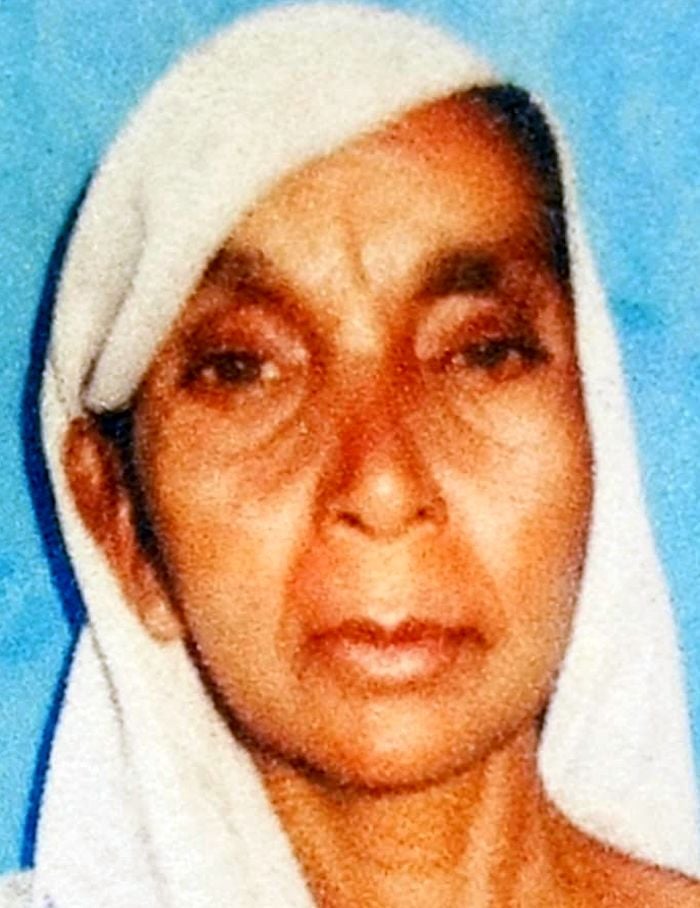 फोटो 12 एमएएचपी 26 परिचय-मकान गिरने का आंकलन करने राजस्वकर्मी। संवाद फोटो 12 एमएएचपी 26 परिचय-मकान गिरने का आंकलन करने राजस्वकर्मी। संवाद