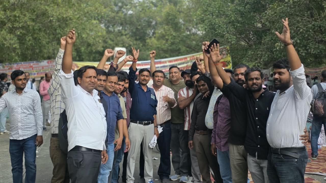 फोटो-19-बलरामपुर के प्राथमिक विद्यालय सिरसिया में पढ़ाई करते विद्यार्थी ।-स्रोत: विभाग फोटो-19-बलरामपुर के प्राथमिक विद्यालय सिरसिया में पढ़ाई करते विद्यार्थी ।-स्रोत: विभाग