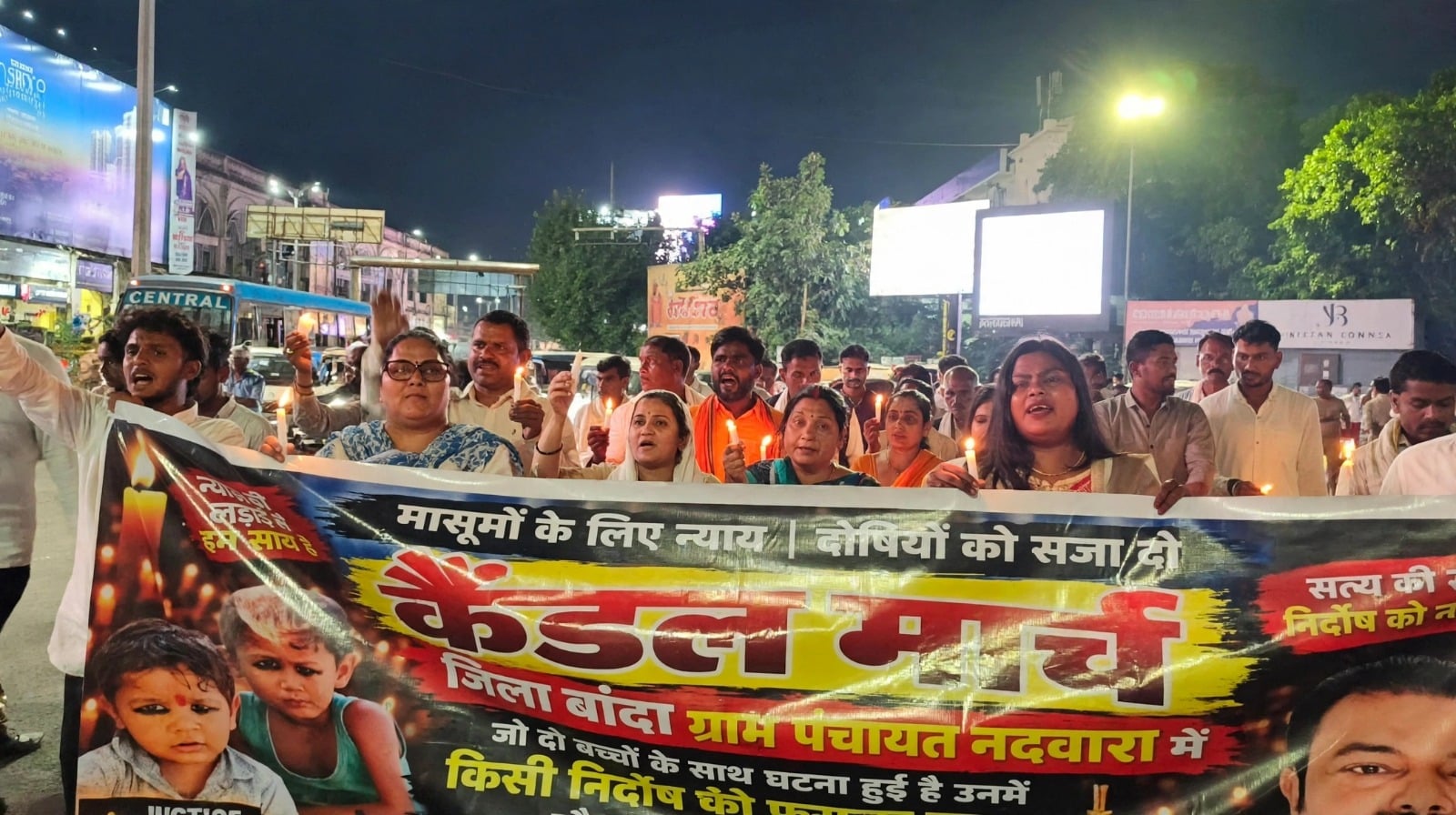 फोटो-24- नंदवारा गांव में अनशन पर बैठा पीड़ित परिवार। संवाद