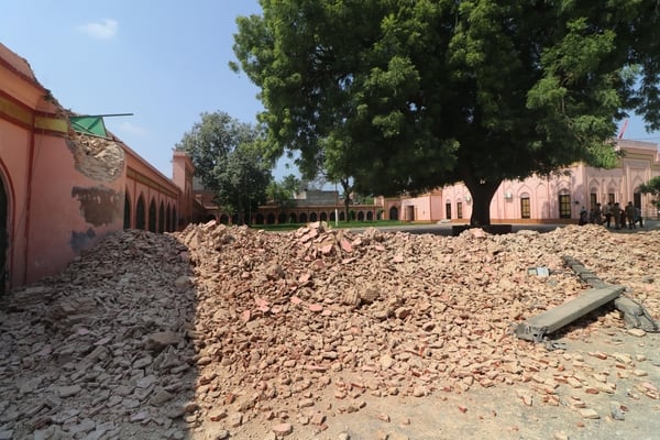 घटना की सूचना पर माैलाना सैफ अब्बास मौके पर पहुंचे और निरीक्षण किया। घटना की सूचना पर माैलाना सैफ अब्बास मौके पर पहुंचे और निरीक्षण किया।