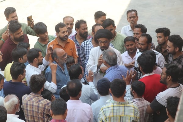 घटना की सूचना पर माैलाना सैफ अब्बास मौके पर पहुंचे और निरीक्षण किया। घटना की सूचना पर माैलाना सैफ अब्बास मौके पर पहुंचे और निरीक्षण किया।