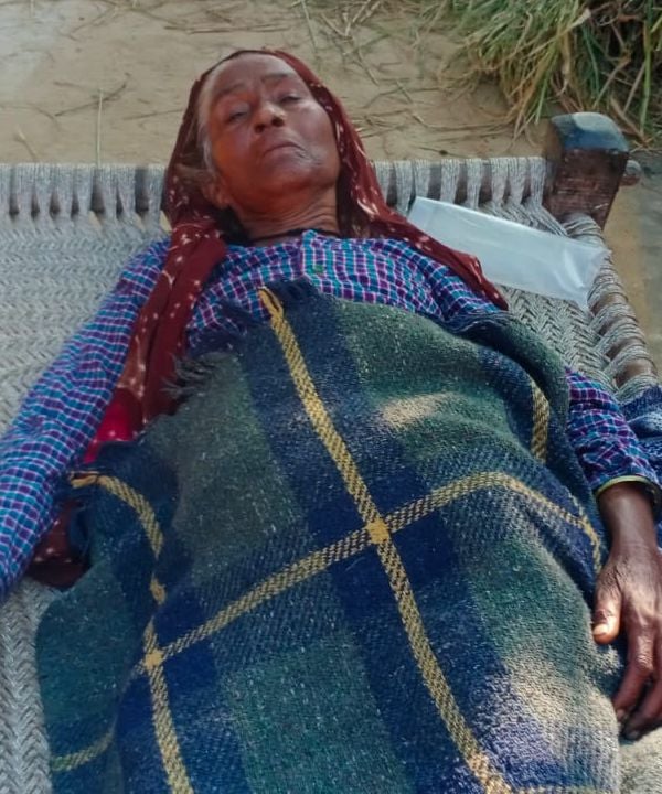 कैलोथा गांव में स्वास्थ्य शिविर लगाकर लोगों का दवाई दी ई। संवाद