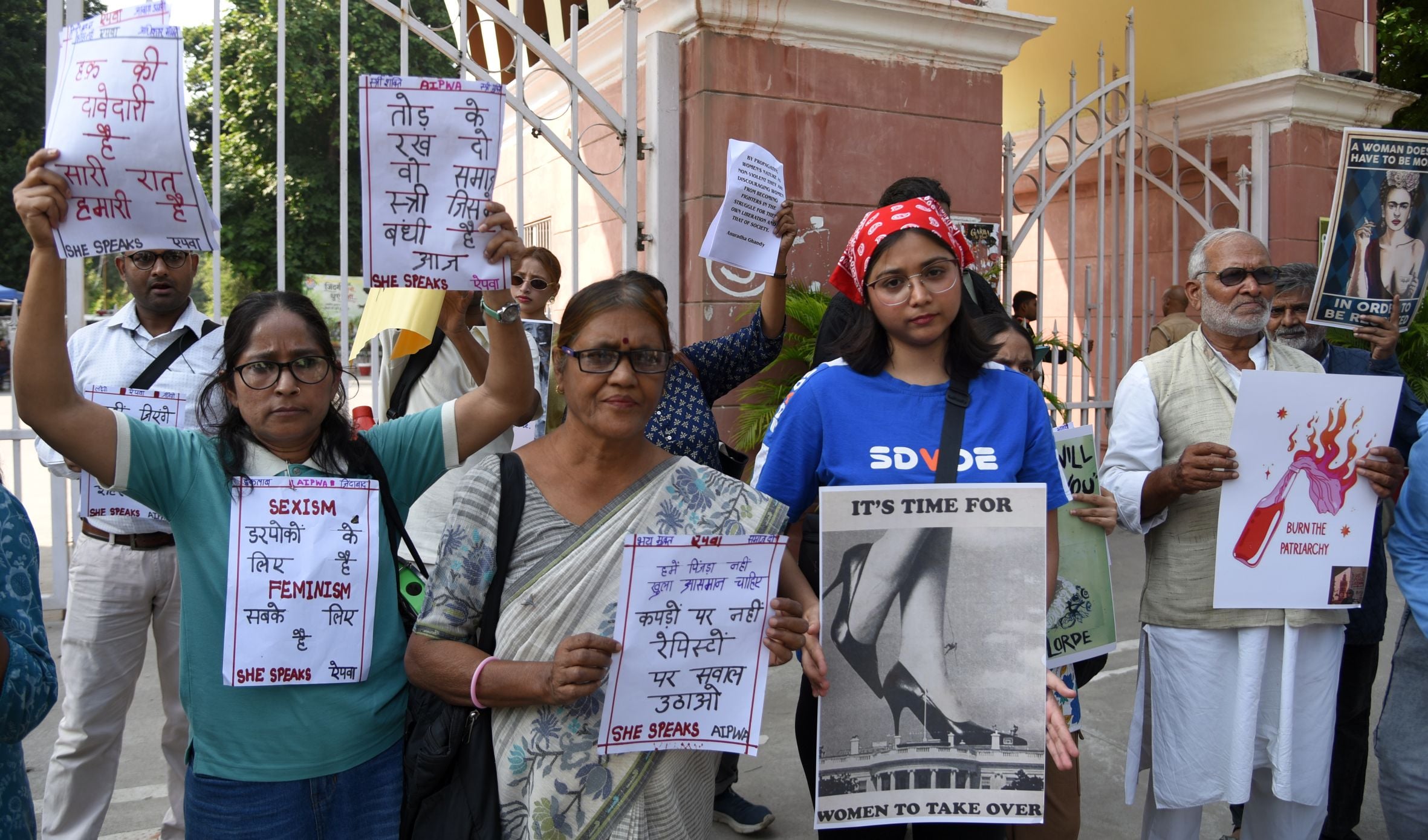 महिलाओं को अधिकारों के प्रति किया गया जागरूक। महिलाओं को अधिकारों के प्रति किया गया जागरूक।