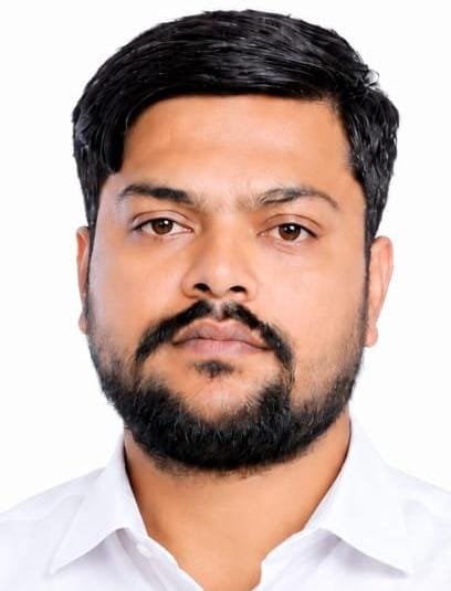 मीराभवन वार्ड के आवास विकास कॉलोनी में खुले में पड़ी पाइप लाइन। संवाद
