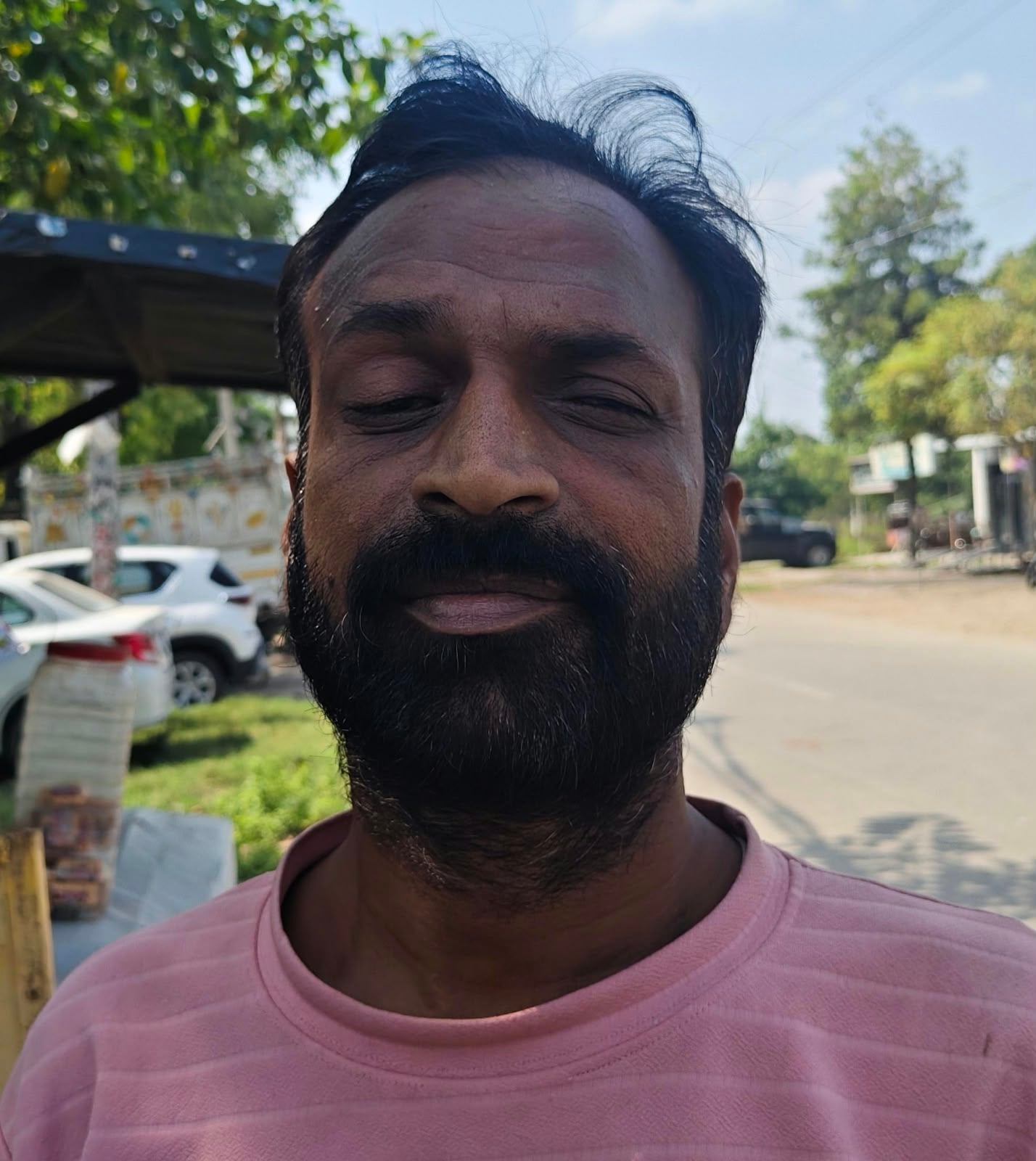 निर्मल नगर स्वास्थ्य केंद्र में पड़ा ताला, इंतजार करते मरीज। संवाद निर्मल नगर स्वास्थ्य केंद्र में पड़ा ताला, इंतजार करते मरीज। संवाद
