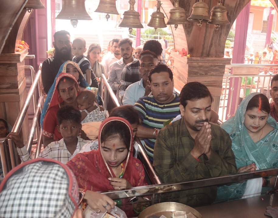 नवरात्र के तीसरे दिन मां बेल्हा देवी का हुआ भव्य श्रृंगार। संवाद नवरात्र के तीसरे दिन मां बेल्हा देवी का हुआ भव्य श्रृंगार। संवाद