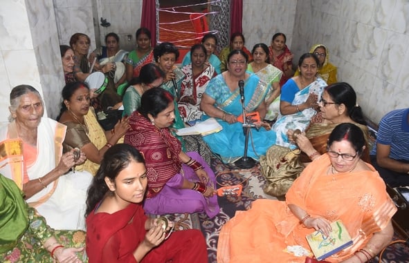 नवरात्र के दूसरे दिन मां दुर्गा के मंदिरों में पूजन हुआ। 