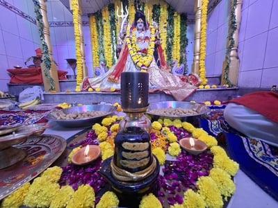 नवरात्र के दूसरे दिन मां दुर्गा के मंदिरों में पूजन हुआ। 