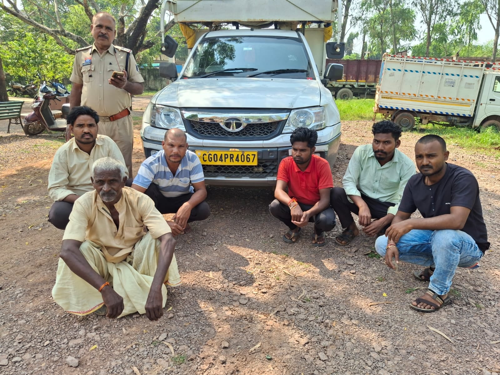 पुलिस की गिरफ्त में आरोपी पुलिस की गिरफ्त में आरोपी
