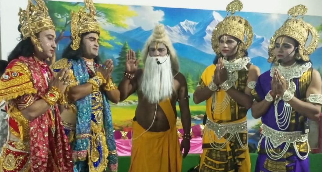 पुवायां में निकली राम बरात में शामिल देवस्वरूप। संवाद