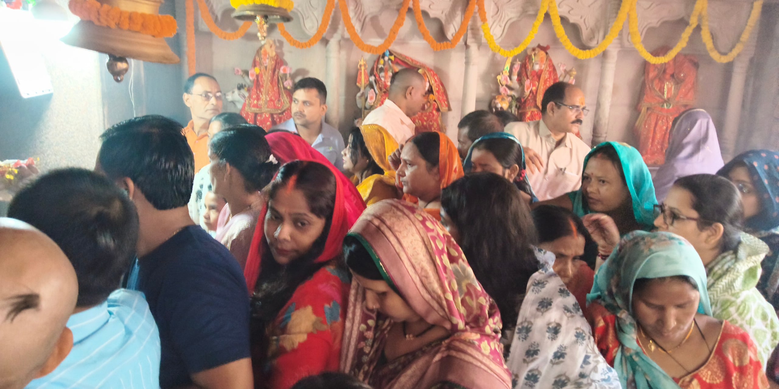 रॉबर्ट्सगंज आदिशक्ति दुर्गा ट्रस्ट मंदिर की भव्य प्रतिमा। संवाद