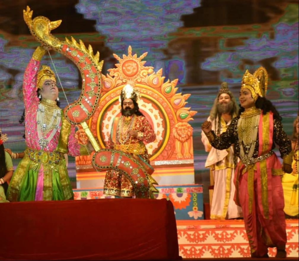 रामलीला का मंचन करते कलाकार। रामलीला का मंचन करते कलाकार।