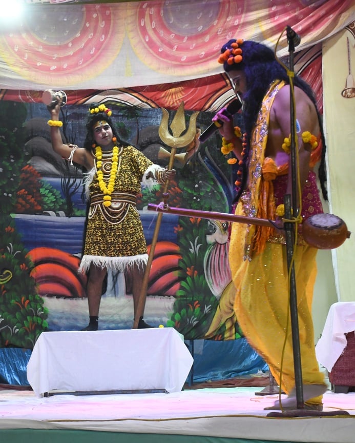 रामलीला का मंचन करते कलाकार। रामलीला का मंचन करते कलाकार।