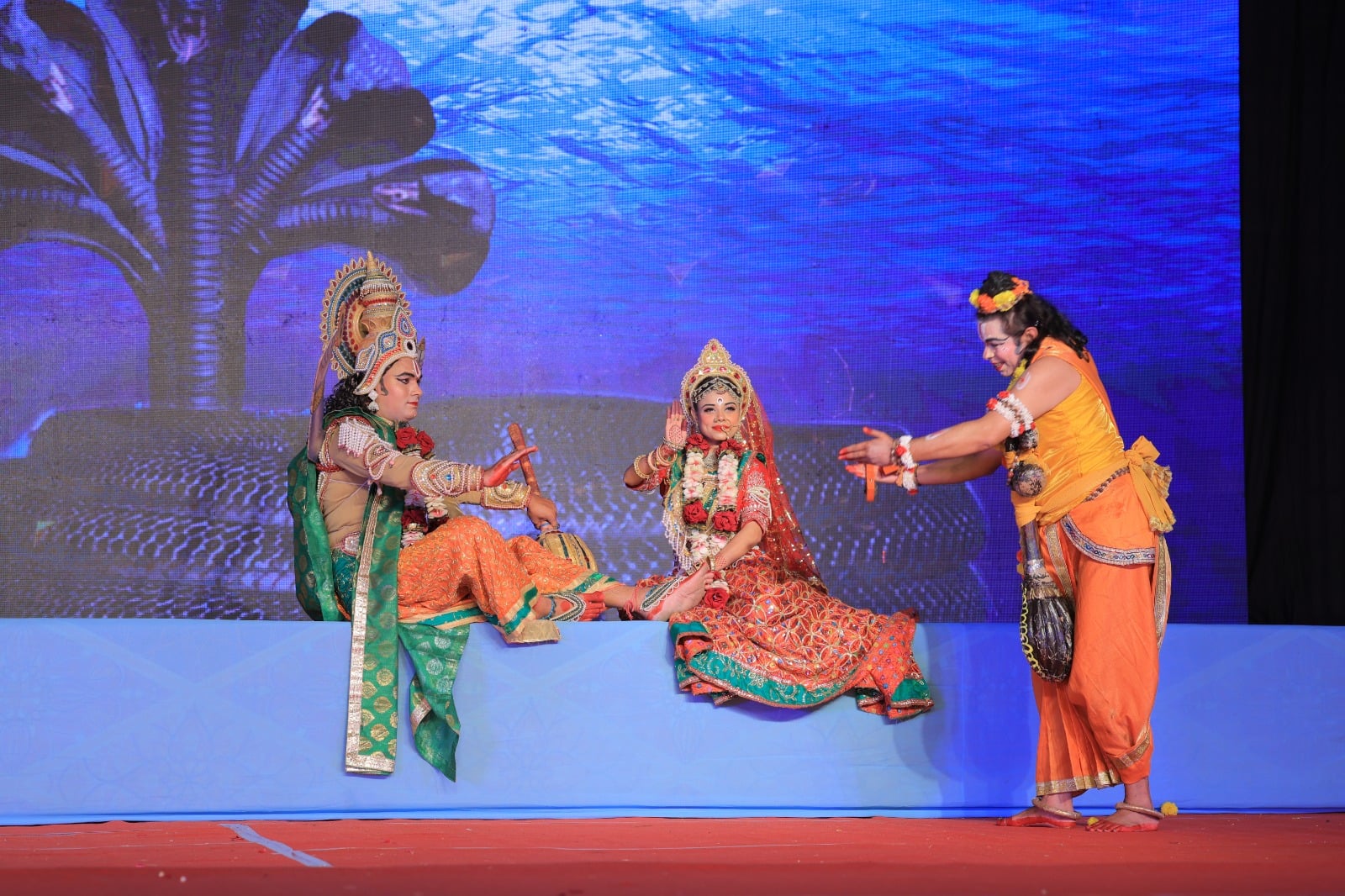 श्री सनातन धर्म सभा मॉडल टाउन में रामलीला का मंचन करते कलाकार। स्रोत : संस्था