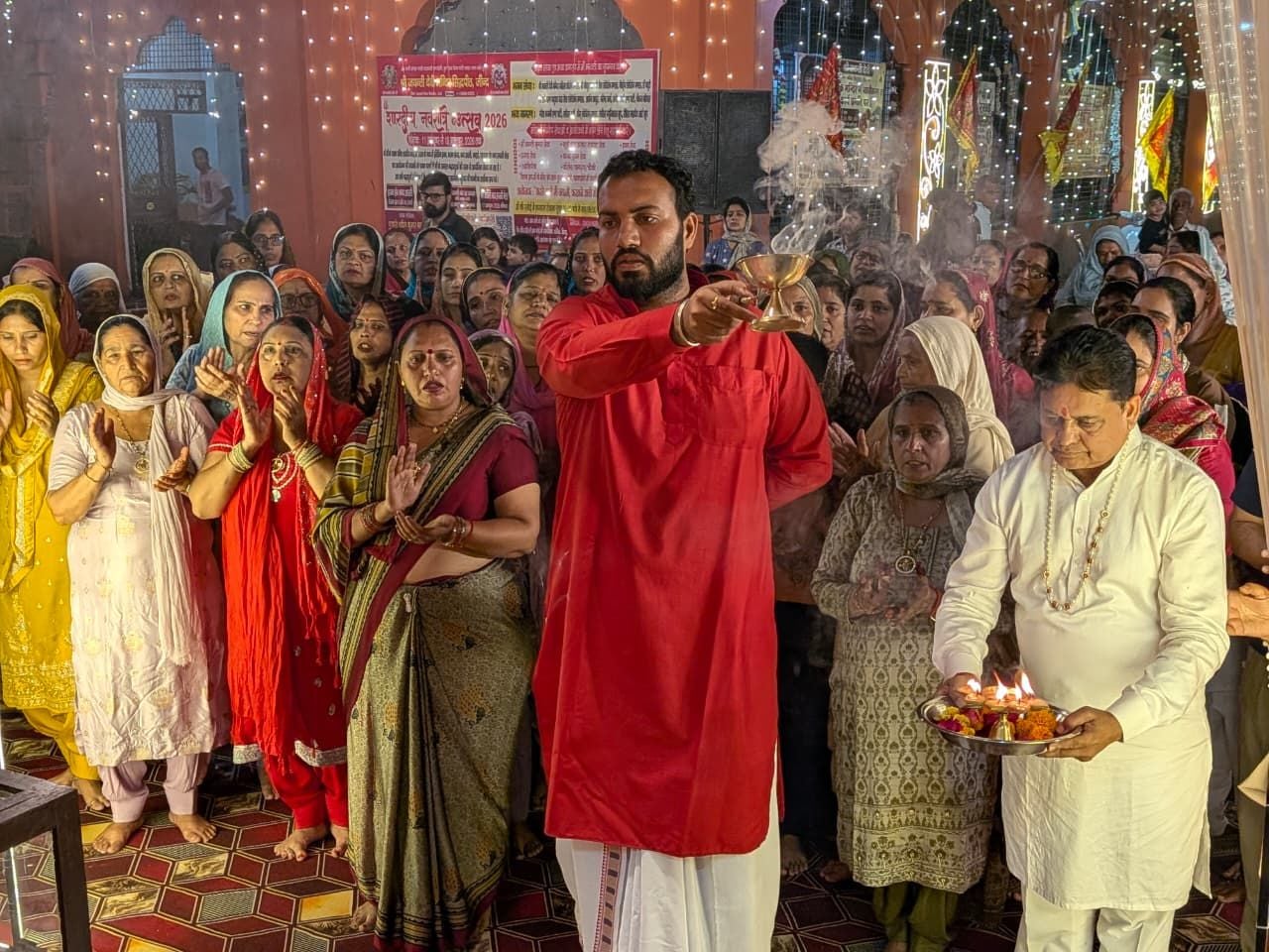 13जेएनडी25,26:  नवरात्र के तीसरे दिन जयंती देवी मंदिर में मां चंद्रघंटा की पूजा अर्चना करते हुए