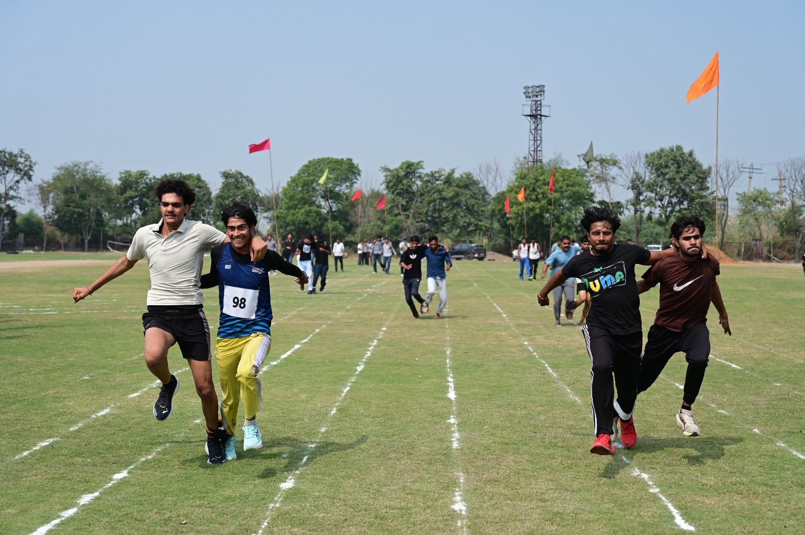 13jjrp01- राजकीय नेहरू कॉलेज में आयोजित प्रतियोगिता में भाग लेते खिलाड़ी। स्रोत : कॉलेज