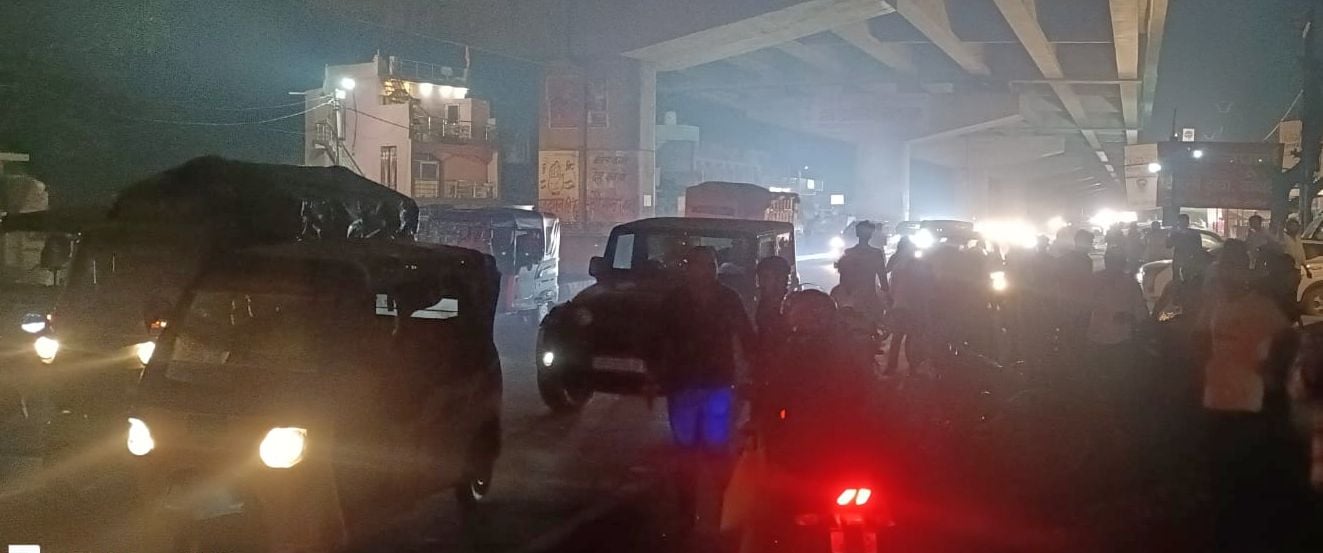चलती थार बनी आग का गोला, तीन दोस्तों ने कूदकर बचाई जान चलती थार बनी आग का गोला, तीन दोस्तों ने कूदकर बचाई जान