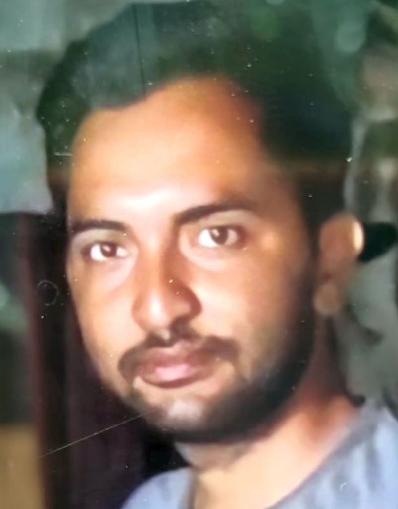 फोटो 13 एमएएचपी 01 परिचय-घटना के बाद परिजनों से जानकारी लेते पुलिसकर्मी। संवाद फोटो 13 एमएएचपी 01 परिचय-घटना के बाद परिजनों से जानकारी लेते पुलिसकर्मी। संवाद