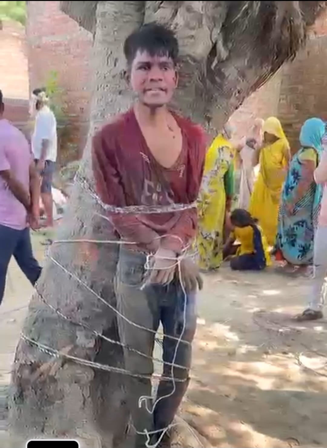 घटना स्थल पर जांच करती फॉरेसिंग टीम। संवाद