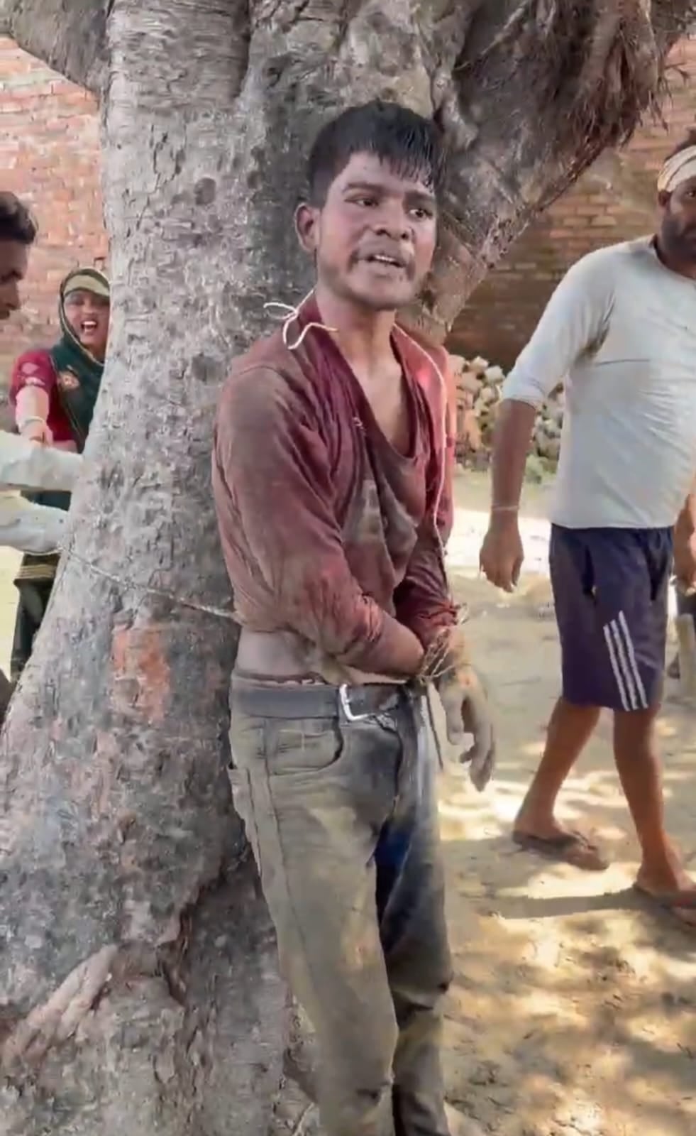 घटना स्थल पर जांच करती फॉरेसिंग टीम। संवाद