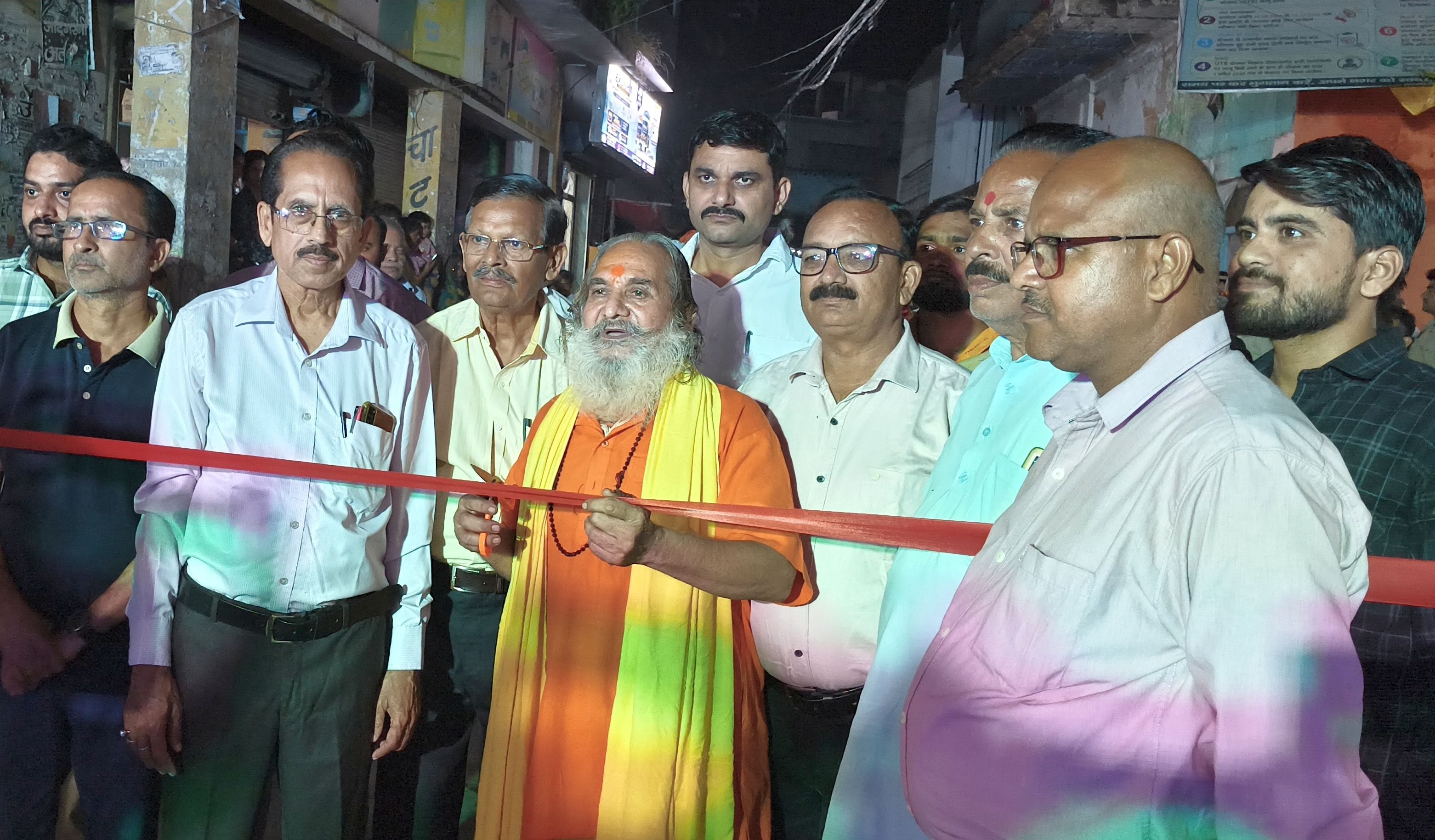 जलालाबाद की शोभायात्रा में गुरु विश्वामित्र के साथ राम-लक्ष्मण। संवाद