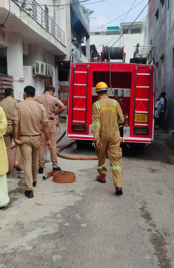 मकान में लगी आग, बालक को पड़ोसियों ने बचाया मकान में लगी आग, बालक को पड़ोसियों ने बचाया