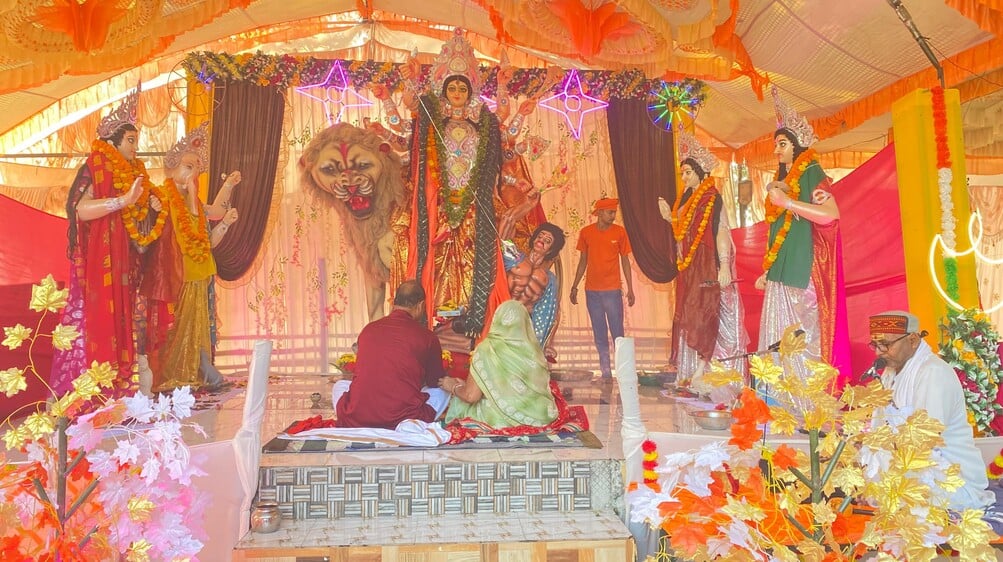 नव युवक मंडल दुर्गा पूजा समिति भीमसेनपुर मानसाहपुर सुरियावां। संवाद नव युवक मंडल दुर्गा पूजा समिति भीमसेनपुर मानसाहपुर सुरियावां। संवाद