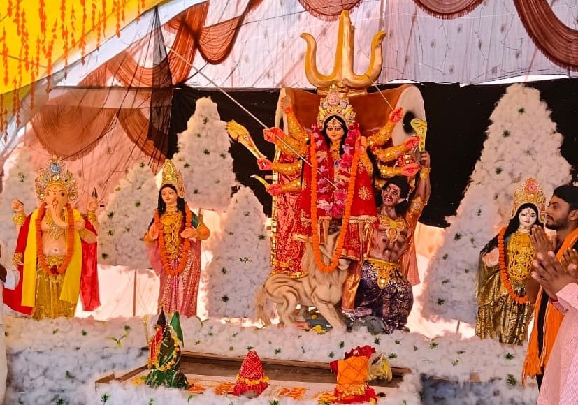 नव युवक मंडल दुर्गा पूजा समिति भीमसेनपुर मानसाहपुर सुरियावां। संवाद नव युवक मंडल दुर्गा पूजा समिति भीमसेनपुर मानसाहपुर सुरियावां। संवाद