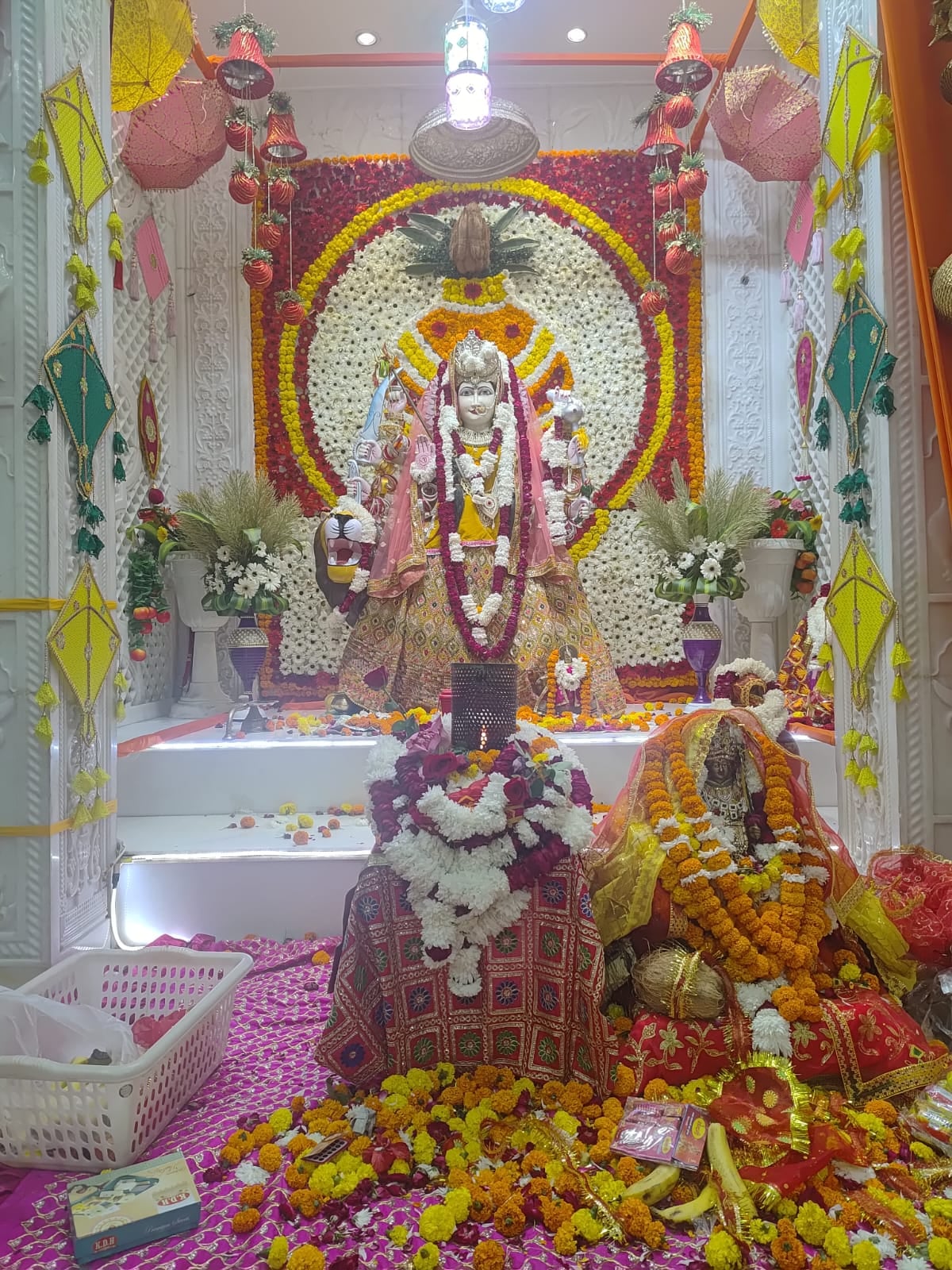 नवरात्रि के चौथे दिन माता शीतला का शृंगार नवरात्रि के चौथे दिन माता शीतला का शृंगार