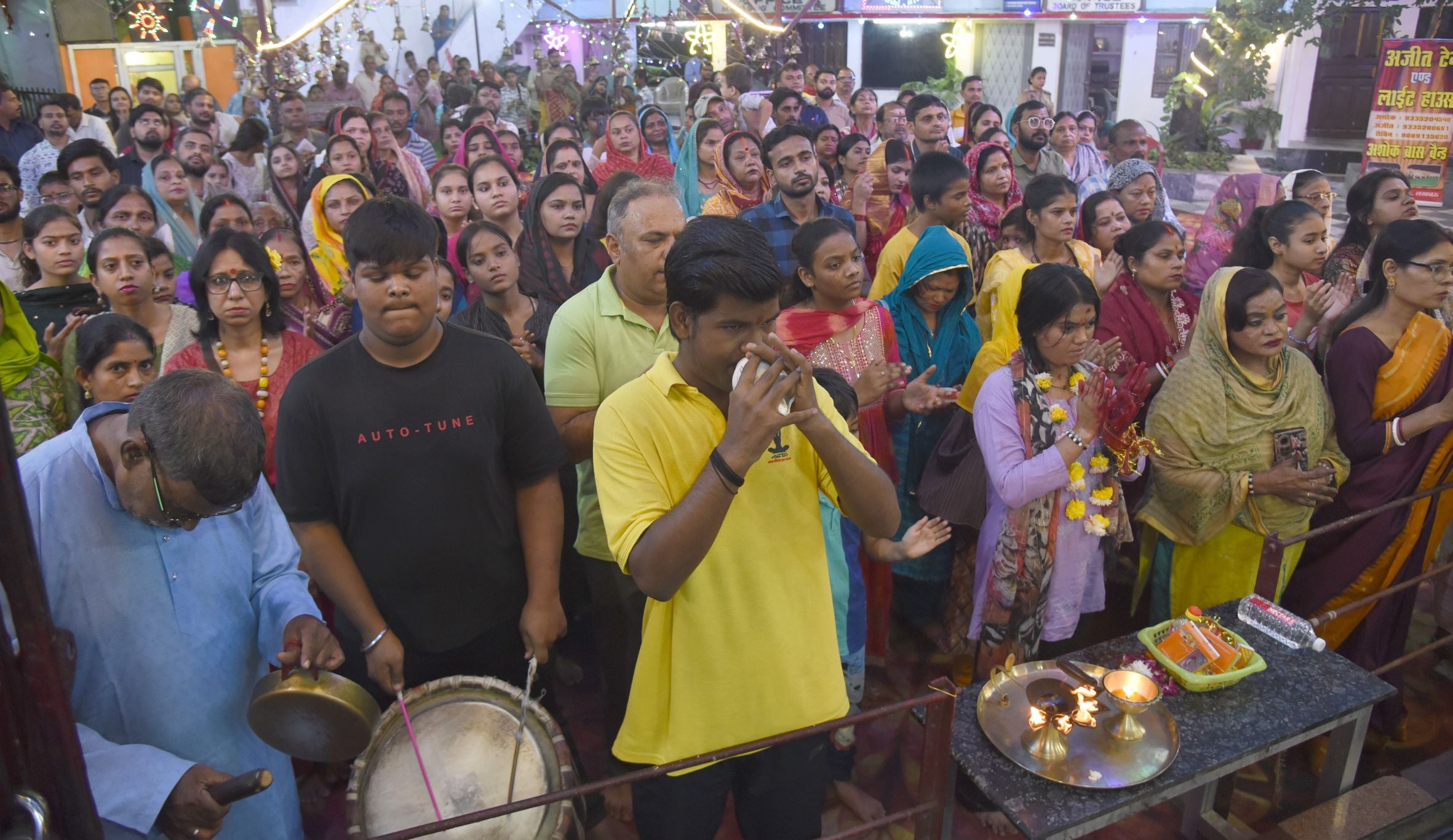 नवरात्र पर मां दुर्गा के दर्शन के लिए उमड़ी भीड़। नवरात्र पर मां दुर्गा के दर्शन के लिए उमड़ी भीड़।