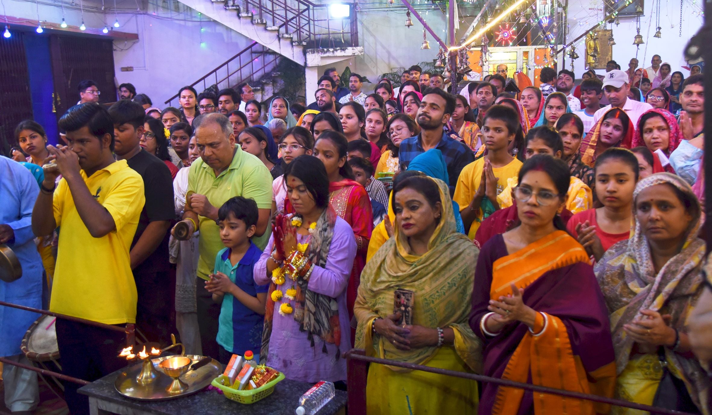 नवरात्र पर मां दुर्गा के दर्शन के लिए उमड़ी भीड़। नवरात्र पर मां दुर्गा के दर्शन के लिए उमड़ी भीड़।