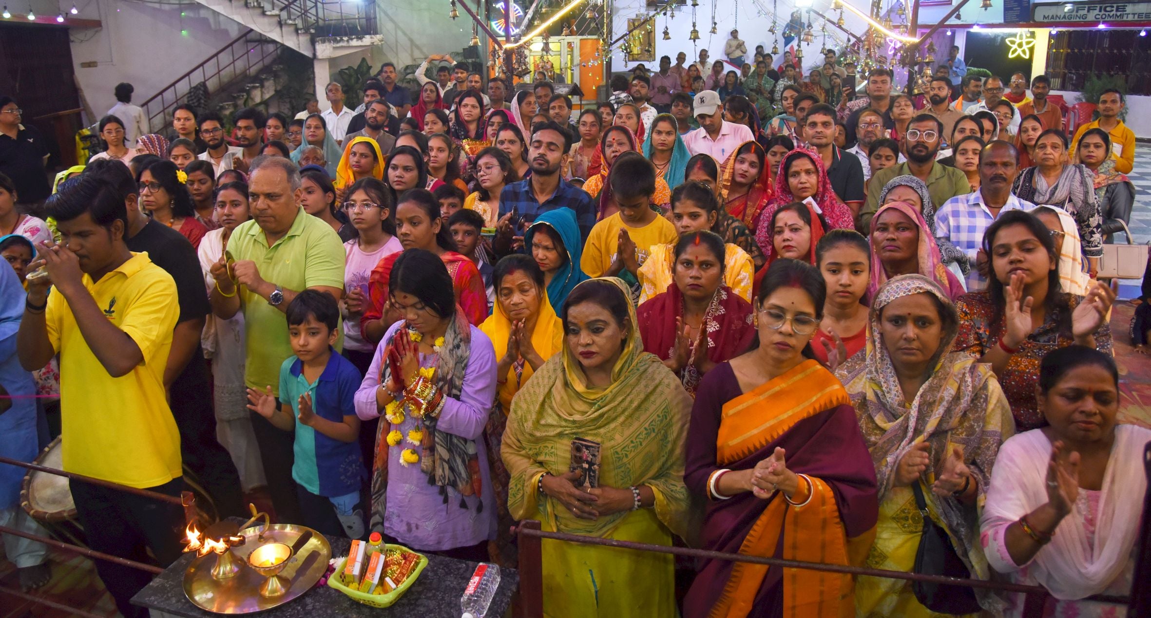 नवरात्र पर मां दुर्गा के दर्शन के लिए उमड़ी भीड़। नवरात्र पर मां दुर्गा के दर्शन के लिए उमड़ी भीड़।