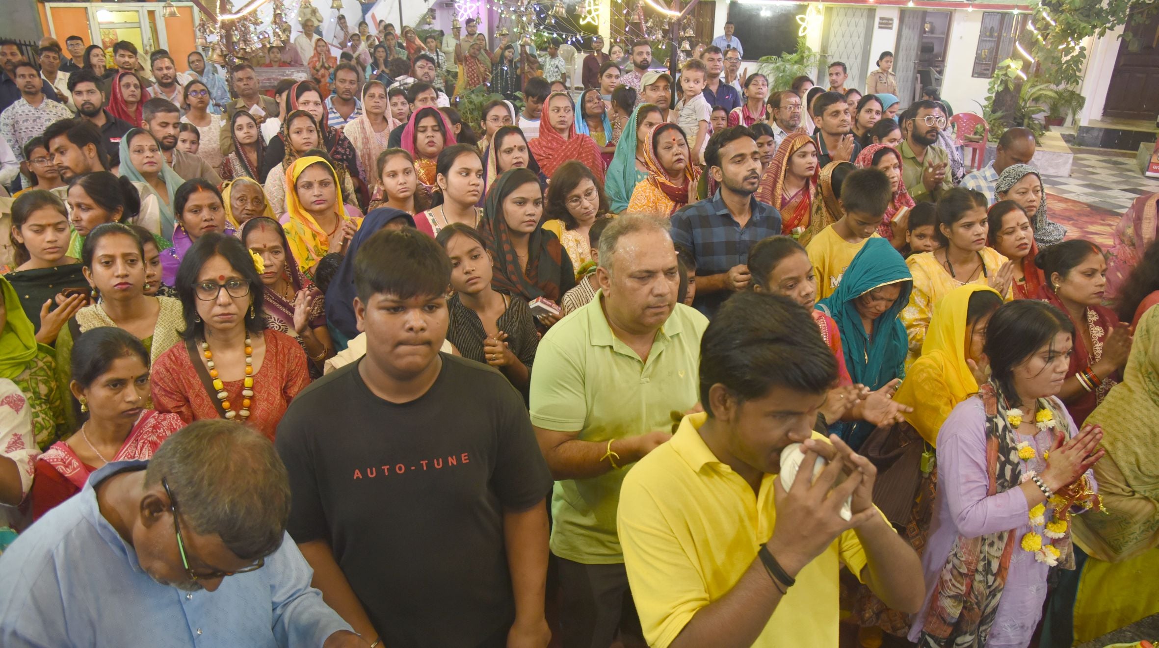 नवरात्र पर मां दुर्गा के दर्शन के लिए उमड़ी भीड़। नवरात्र पर मां दुर्गा के दर्शन के लिए उमड़ी भीड़।
