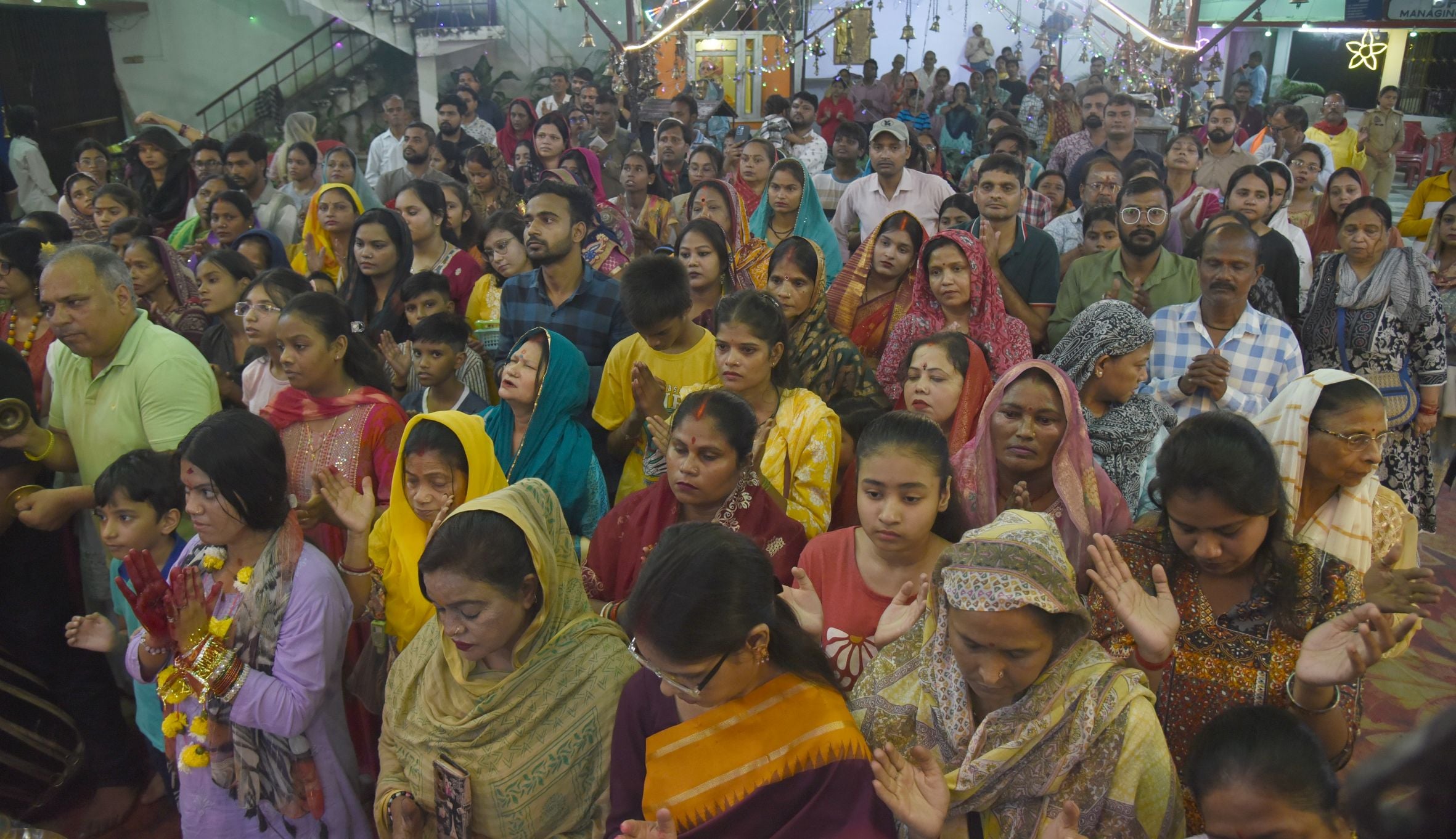 नवरात्र पर मां दुर्गा के दर्शन के लिए उमड़ी भीड़। नवरात्र पर मां दुर्गा के दर्शन के लिए उमड़ी भीड़।