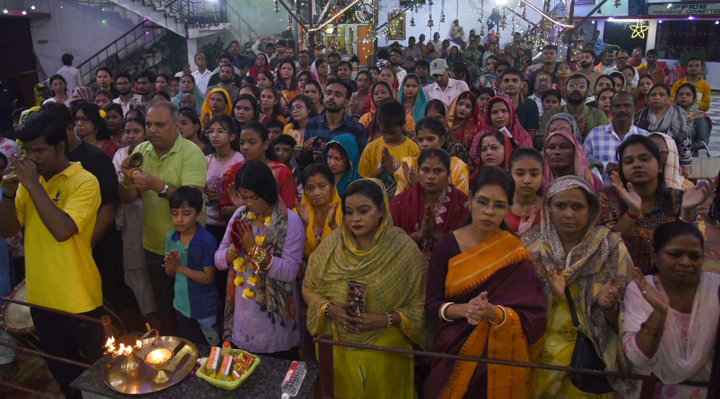 नवरात्र पर मां दुर्गा के दर्शन के लिए उमड़ी भीड़। नवरात्र पर मां दुर्गा के दर्शन के लिए उमड़ी भीड़।