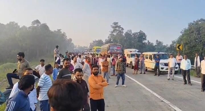 NH-130 पर 12 घंटे जाम ,पुलिस ने NHAI पर किया केस, NHAI ने एजेंसी पर ठोका 10 लाख जुर्माना