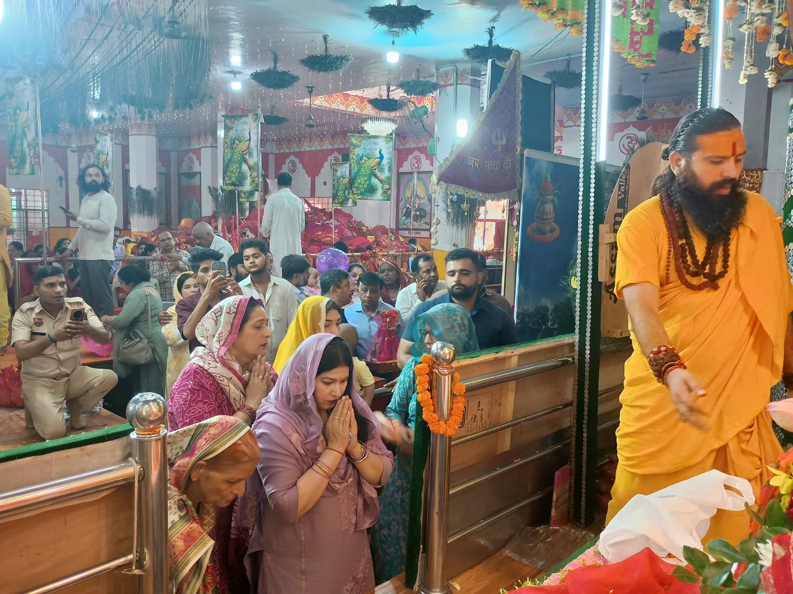 सोहना में राम बारात निकालते स्थानीय निवासी। निवासी सोहना में राम बारात निकालते स्थानीय निवासी। निवासी