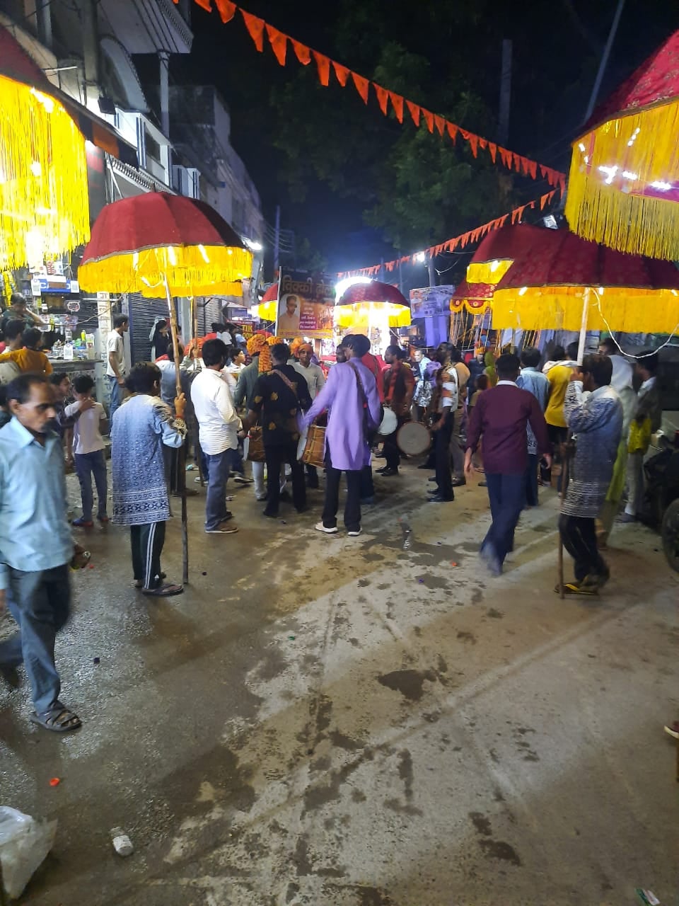 सोहना में राम बारात निकालते स्थानीय निवासी। निवासी सोहना में राम बारात निकालते स्थानीय निवासी। निवासी