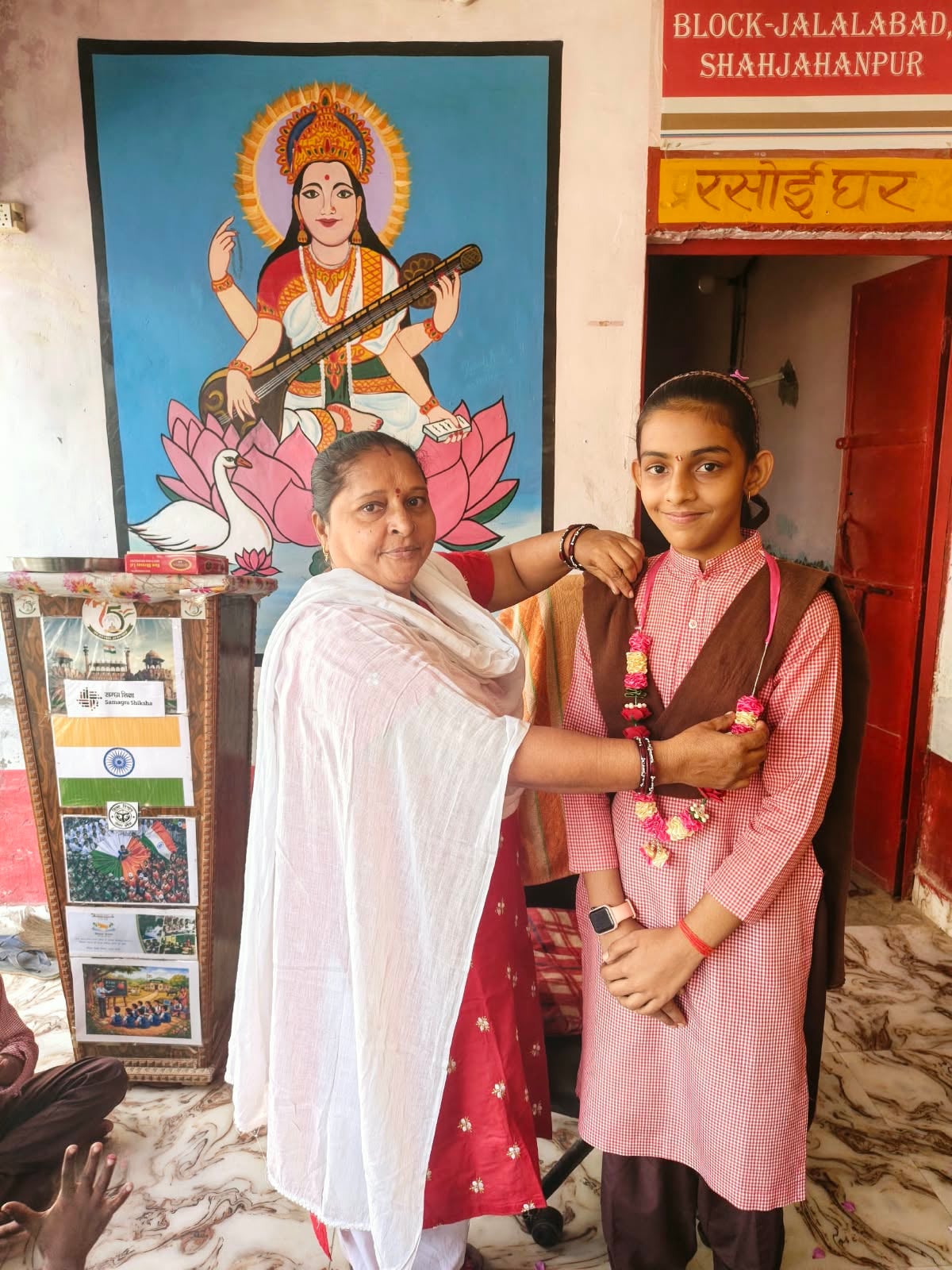 शाहजहांपुर में एक दिन की बीएसए बनने के बाद फाइलों को देखतीं अवनी। संवाद शाहजहांपुर में एक दिन की बीएसए बनने के बाद फाइलों को देखतीं अवनी। संवाद