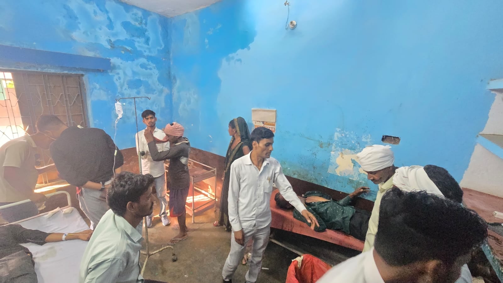 शहर के गौटेय्याबाग नगरीय स्वास्थ्य केंद्र में लटकता ताला। संवाद