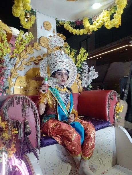 श्री सायंकालीन रामलीला में मंचन करते कलाकार। स्रोत : सभा श्री सायंकालीन रामलीला में मंचन करते कलाकार। स्रोत : सभा